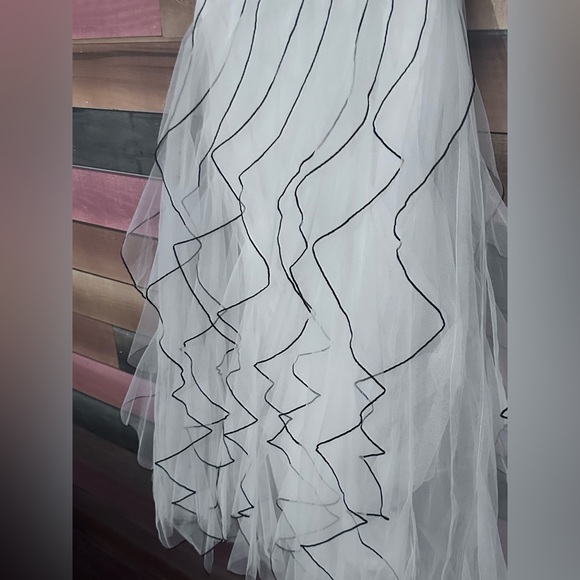 BCBGMAXAZRIA strapless ruffled midi dress in black and white mesh tulle - Picture 3 of 9